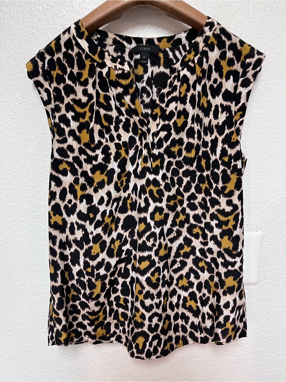 J. Crew 100% Silk Leopard Print Blouse Size 6 Cap Sleeve Quiet Luxury Mob Wife